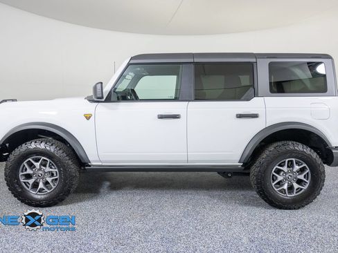 Used 2024 Ford Bronco Badlands AWD/4WD image 4