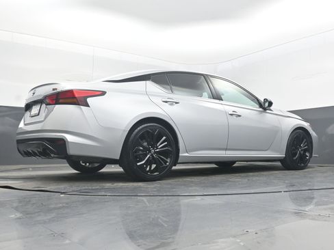 Used 2024 Nissan Altima 2.5 SR FWD image 27
