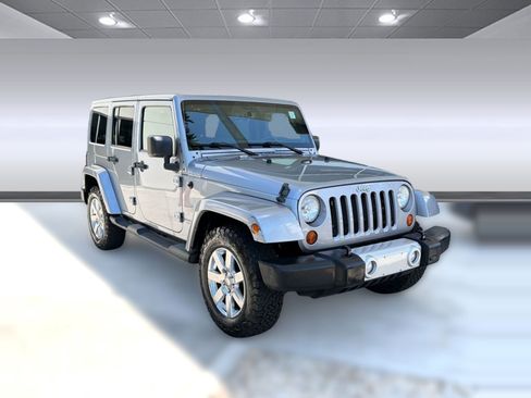 Used 2013 Jeep Wrangler Unlimited Sahara w/ Connectivity Group AWD/4WD image 7