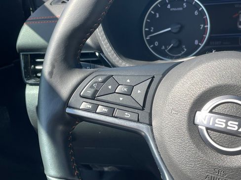 Used 2025 Nissan Sentra SR w/ SR Premium Package image 26