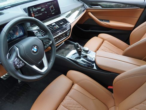Used 2023 BMW 530i xDrive w/ Executive Package AWD/4WD image 6