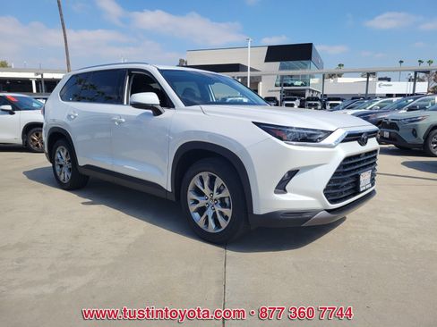 Certified 2024 Toyota Grand Highlander FWD image 2