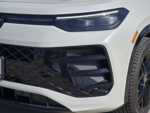 New 2026 Volkswagen Tiguan SE R-Line FWD image 7