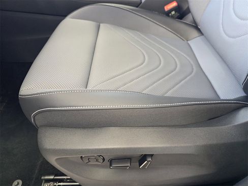 New 2026 Volkswagen Tiguan SE R-Line image 19