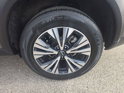 Used 2023 Nissan Rogue SV image 9