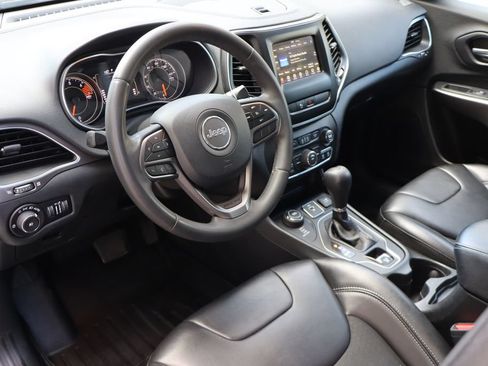Used 2020 Jeep Cherokee Latitude Plus AWD/4WD image 4