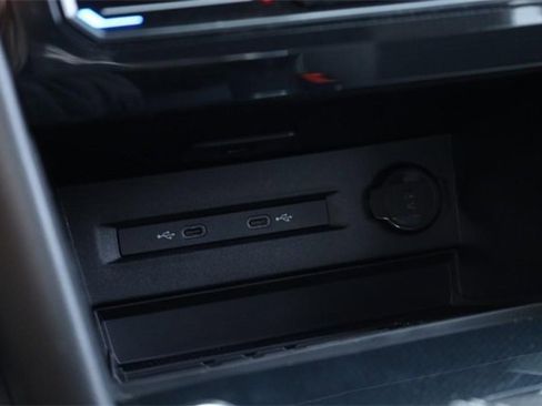 New 2025 Volkswagen Taos SE image 16