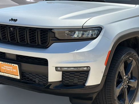 Certified 2025 Jeep Grand Cherokee L Limited w/ Luxury Tech Group II AWD/4WD image 12