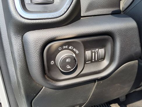 Used 2025 RAM 3500 Laramie AWD/4WD image 21