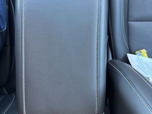 Used 2023 GMC Acadia SLT image 40