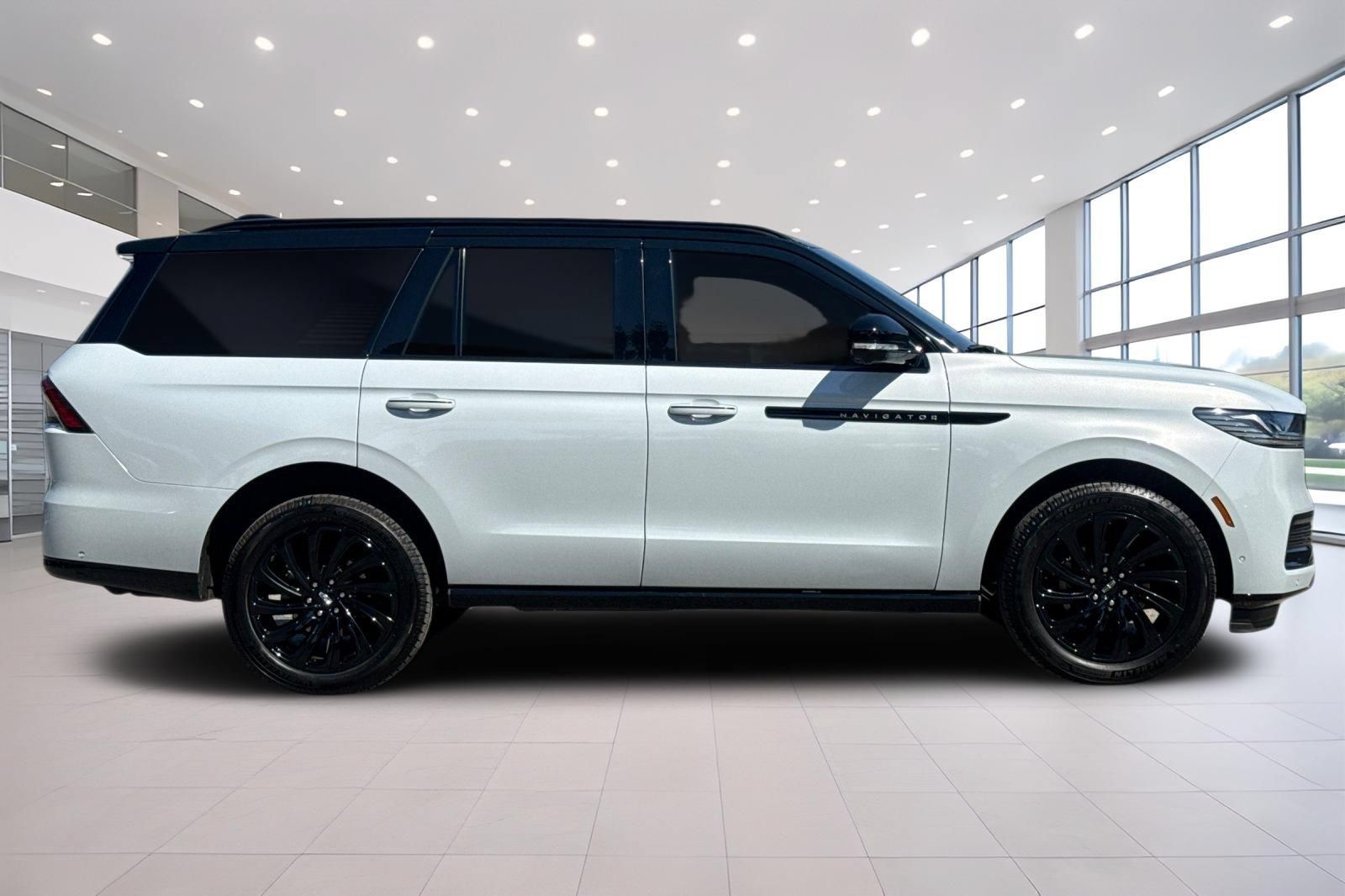 Used 2025 Lincoln Navigator Black Label AWD/4WD image 3