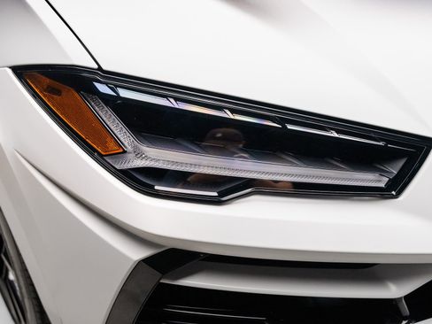 Used 2022 Lamborghini Urus image 18
