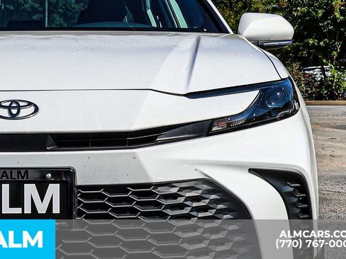 Used 2025 Toyota Camry SE image 16