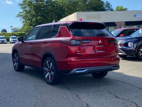 New 2025 Mitsubishi Outlander SE image 3