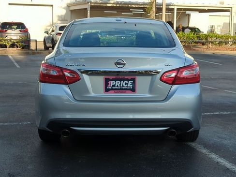Used 2017 Nissan Altima 2.5 SL w/ 2.5 Technology Package FWD image 6
