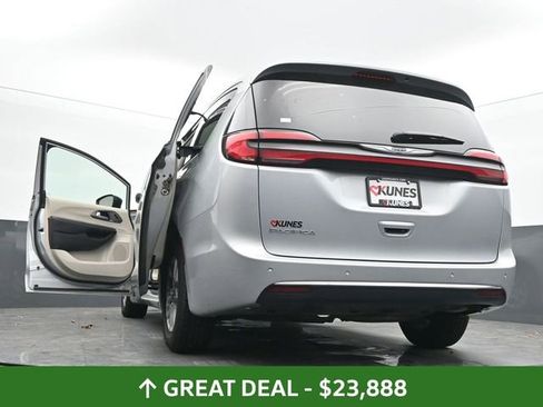 Used 2024 Chrysler Pacifica Touring-L FWD image 74
