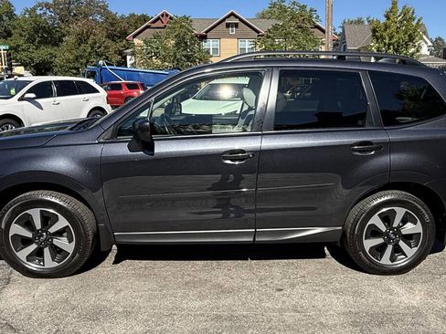 Used 2017 Subaru Forester 2.5i Premium image 6