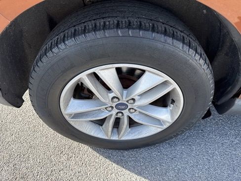 Used 2017 Ford Edge SEL image 9