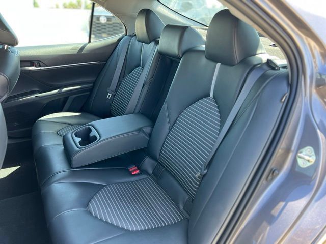 Used 2020 Toyota Camry SE FWD image 18
