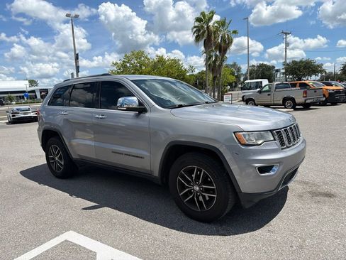 Used 2018 Jeep Grand Cherokee Limited AWD/4WD image 9