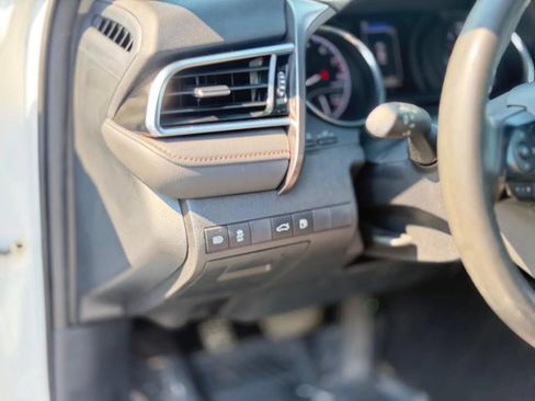 Used 2018 Toyota Camry LE FWD image 9