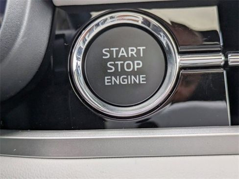 New 2025 Mitsubishi Outlander SE image 32