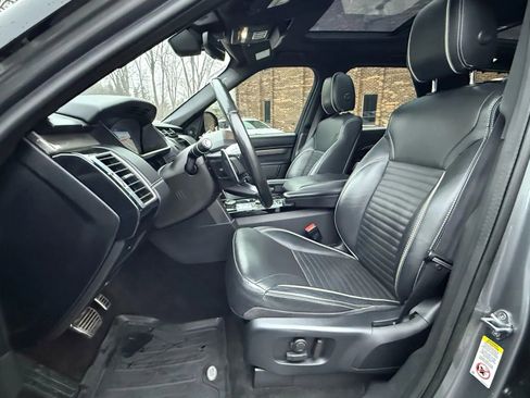 Used 2020 Land Rover Discovery HSE image 2