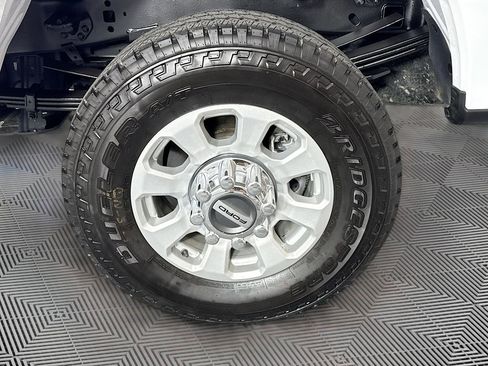 Used 2024 Ford F350 XLT w/ FX4 Off-Road Package AWD/4WD image 28