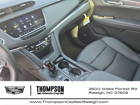 New 2025 Cadillac XT6 Luxury FWD image 25