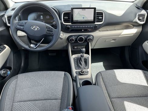 New 2025 Hyundai Venue Limited image 3
