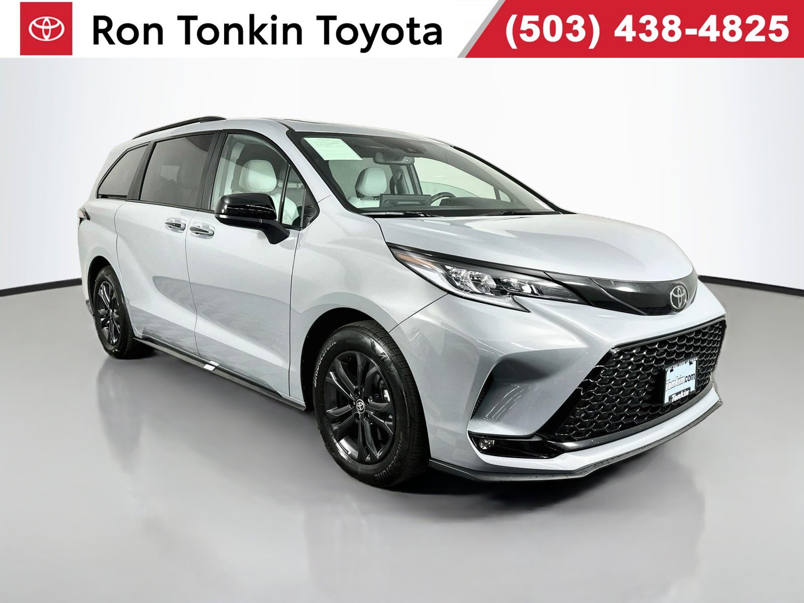 Used 2026 Toyota Sienna XSE AWD/4WD image 1