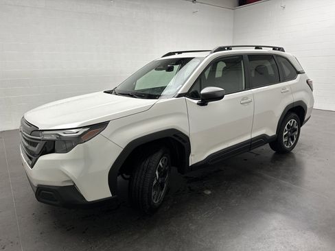 Used 2025 Subaru Forester Premium w/ Convenience Package #1 image 4