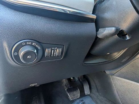 Used 2022 Jeep Compass Limited image 13