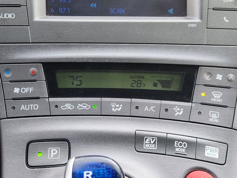 Used 2014 Toyota Prius Two image 19