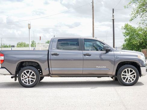 Used 2017 Toyota Tundra SR5 image 4