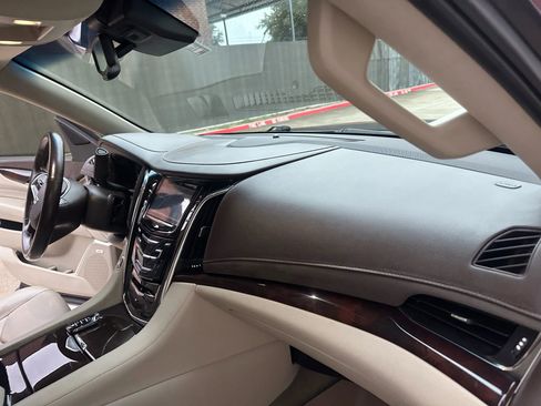 Used 2016 Cadillac Escalade Luxury image 33