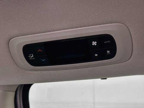 Used 2024 Chrysler Pacifica Touring-L FWD image 25
