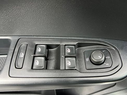 Used 2024 Volkswagen Taos SE image 12