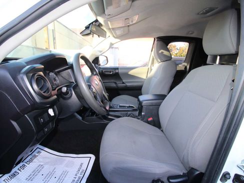 Used 2020 Toyota Tacoma SR image 39