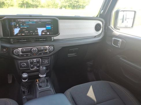 Used 2026 Jeep Gladiator Sport AWD/4WD image 25