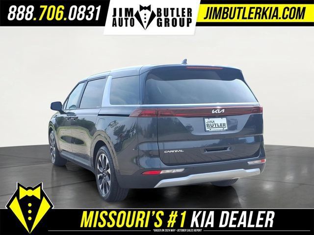 Used 2024 Kia Carnival EX FWD image 4