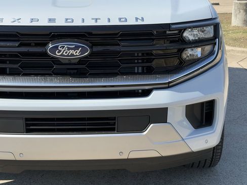 New 2025 Ford Expedition Platinum w/ Driver's Package image 40