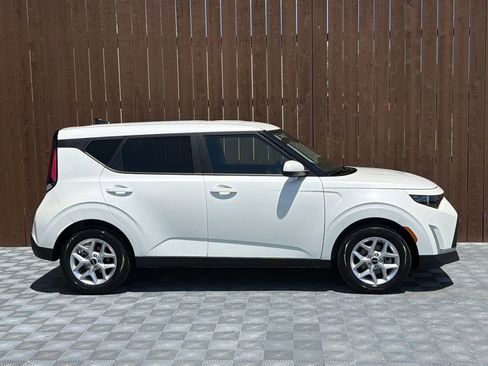 Used 2025 Kia Soul LX w/ LX Technology Package FWD image 10