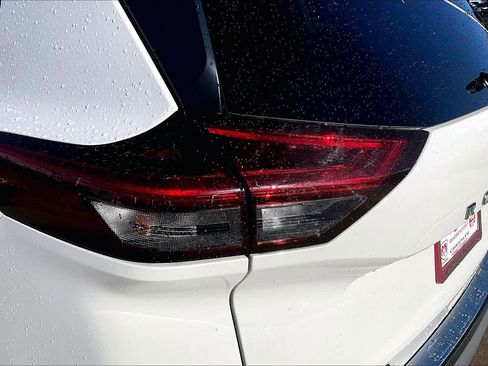 Used 2023 Nissan Rogue SV image 28