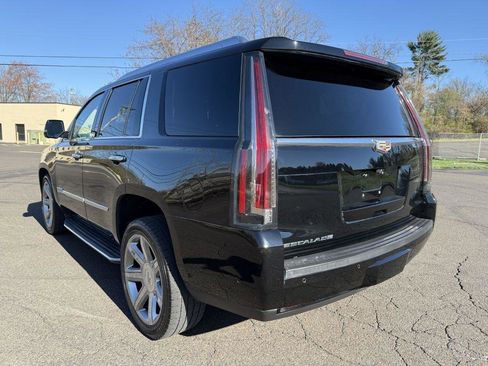 Used 2017 Cadillac Escalade Luxury image 11