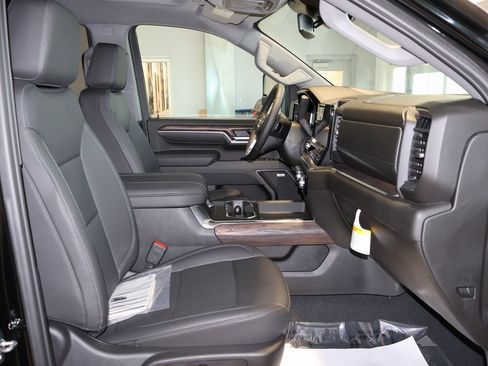 New 2025 GMC Sierra 2500 SLT w/ SLT Convenience Package image 41