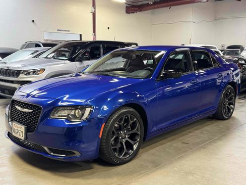 Used 2019 Chrysler 300 Touring w/ Sport Appearance Package RWD image 72