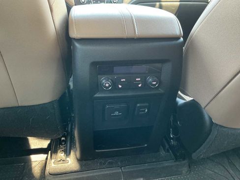 Used 2023 Chevrolet Traverse Premier image 16