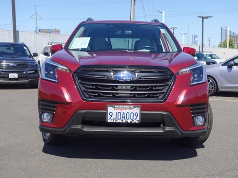 Certified 2023 Subaru Forester Premium AWD/4WD image 3