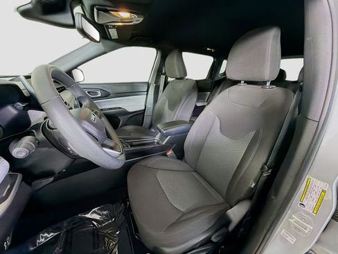 Used 2024 Jeep Compass Sport image 11